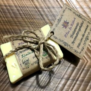 sabonete natural vegano artesanal com óleo essencial de limão siciliano para aromaterapia