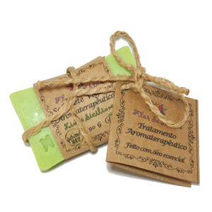 sabonete natural vegano artesanal com óleo essencial de limão siciliano para aromaterapia