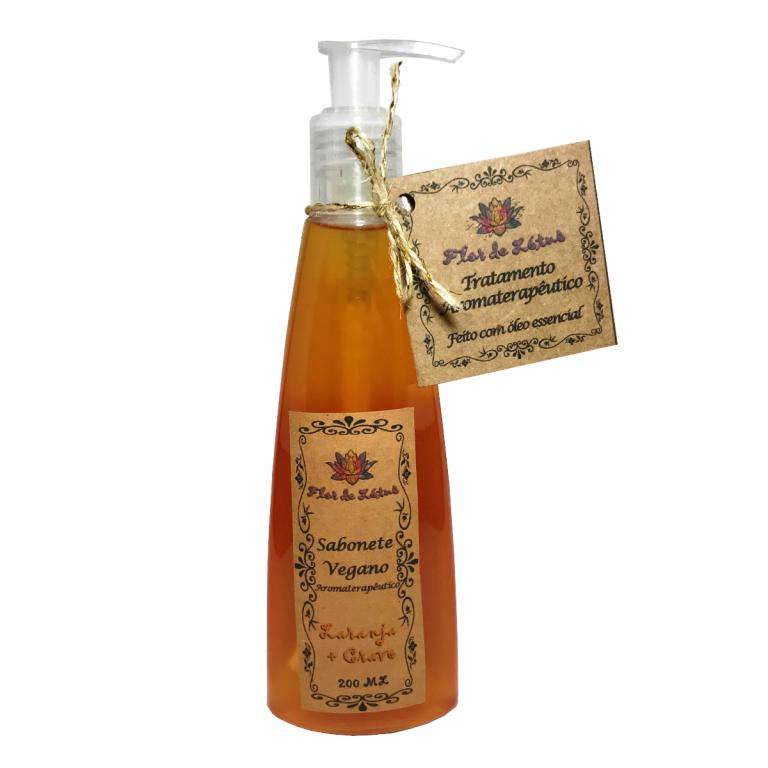 sabonete líquido natural vegano artesanal com óleos essenciais de laranja e cravo para aromaterapia